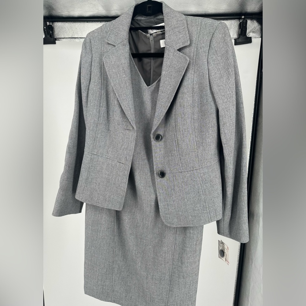 Kasper Two-Piece Grey Suit Set - Size 6- Timeless Office Wear